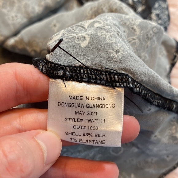 The Westside Silk Paisley Black White Cami Tank sz XS - Picture 8 of 9